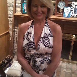 Baiser de façon intense dans ma villa au bord de l’eau Claudine - rencontre-MILF-Hyères
