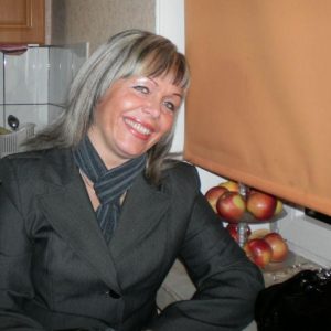 J’en ai marre de me geler le cul sous mes fringues, je suis toute seule pour profiter du soleil Béatrice - rencontre-Naturiste-Chalon-sur-Saône